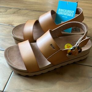 Women’s nwt Reef high vista size 7